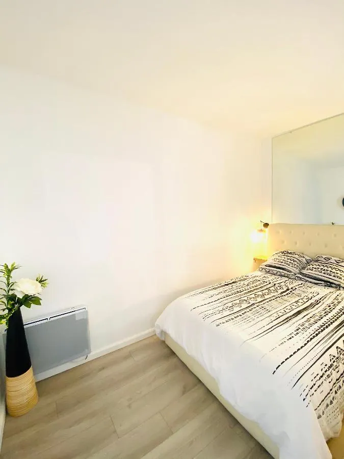 Apartament Saint Paul 22 Paryż 0*,